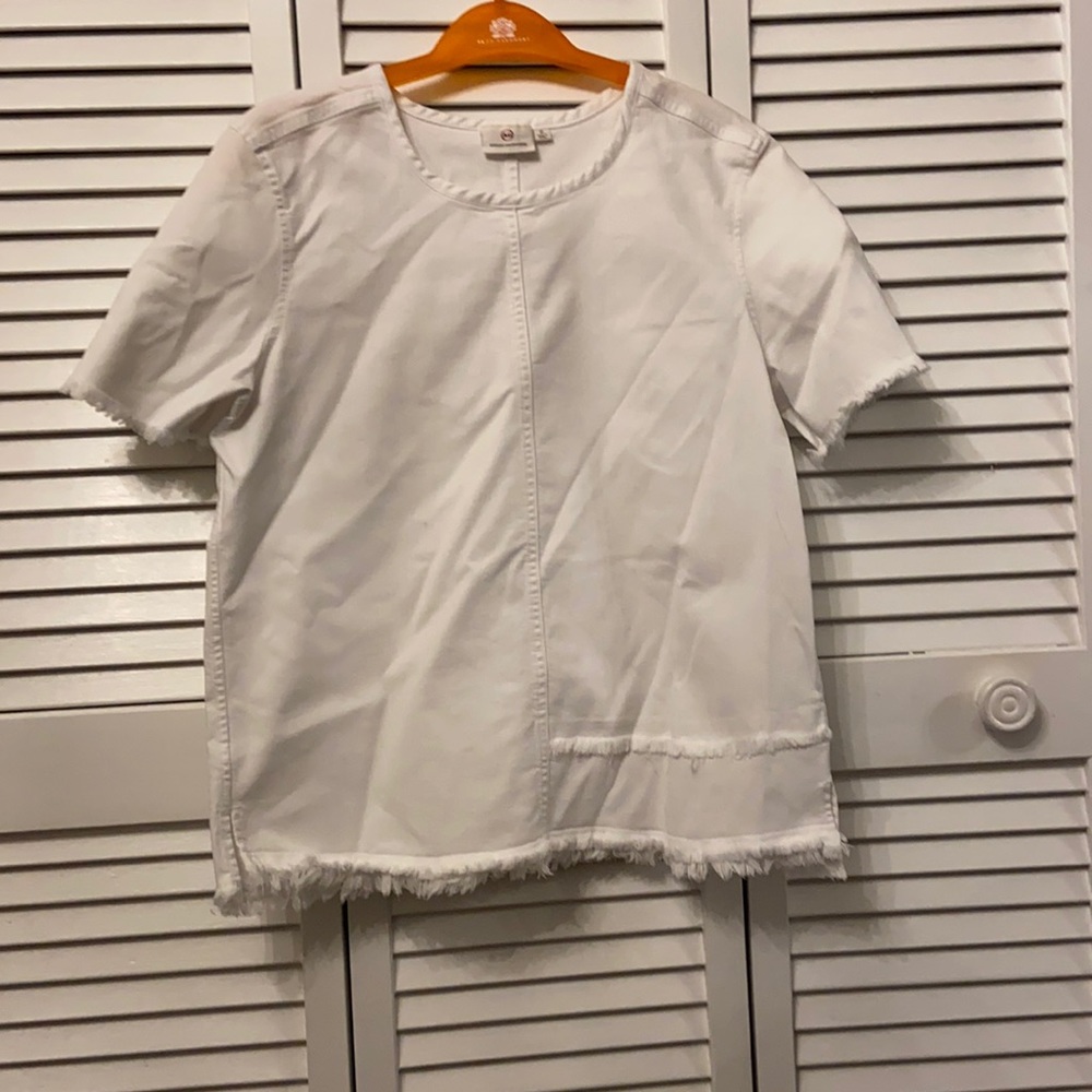 Size M.  AG white short sleeve top.